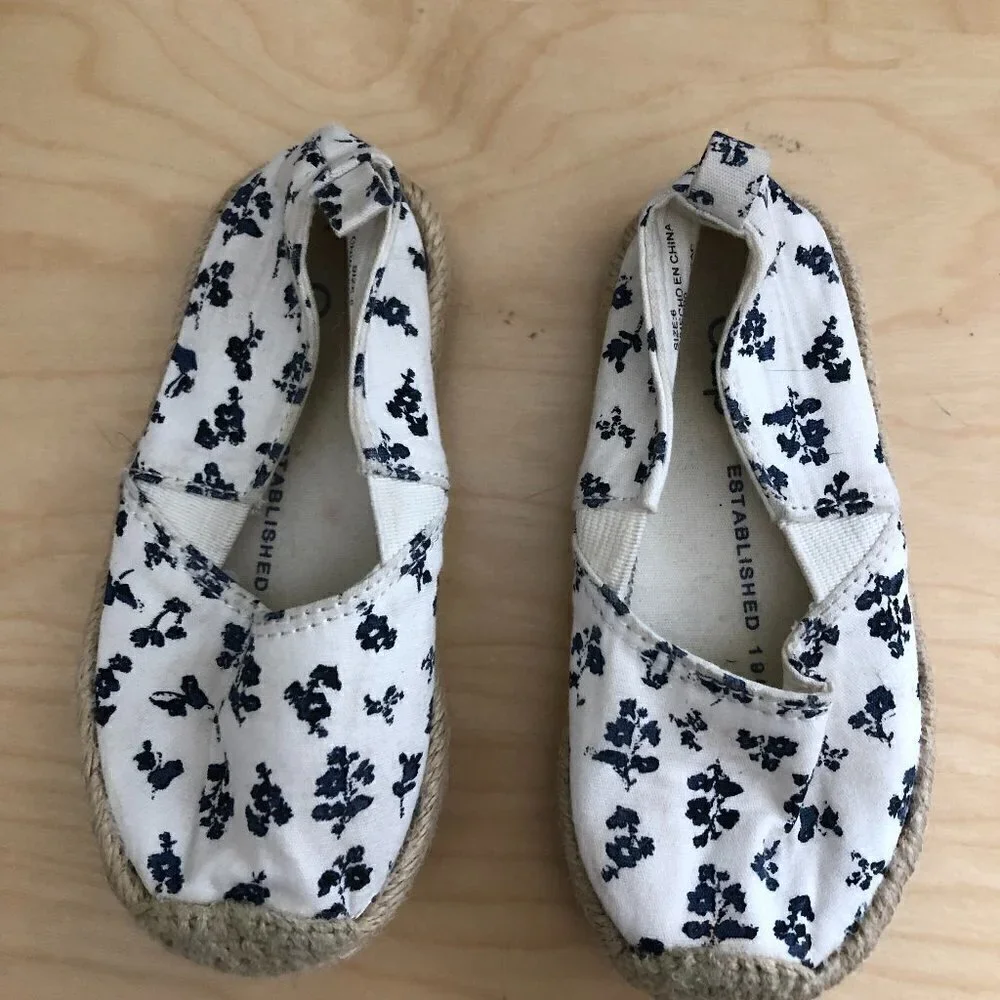Baby Gap Slip On Espadrille Flats Toddler size 6T White & Black Floral